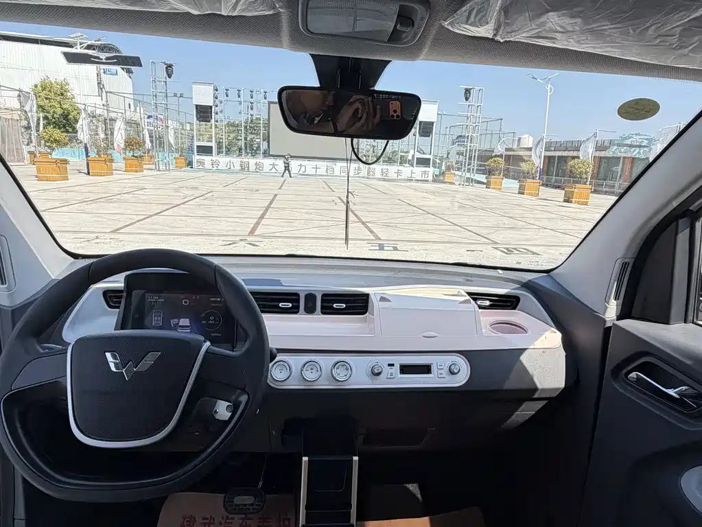 Wuling MINIEV — миниатюра 5
