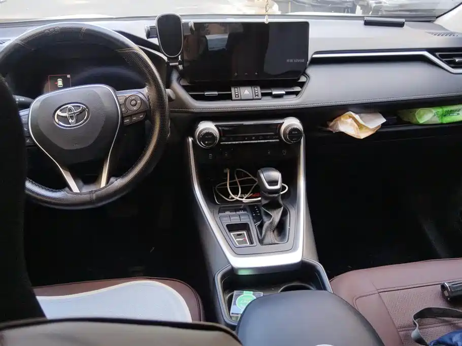 Toyota RAV4 — миниатюра 12