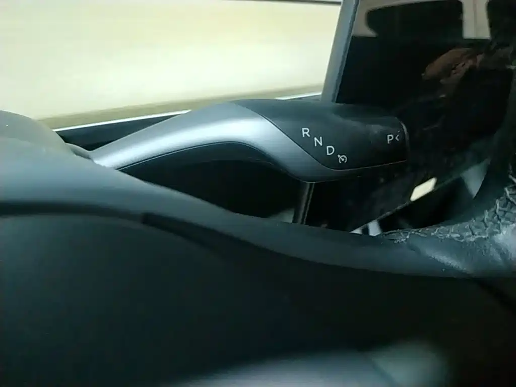 Tesla Model Y — миниатюра 14