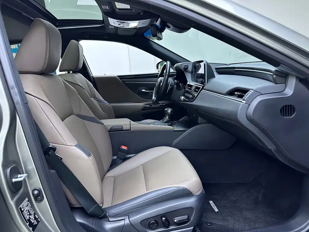 Lexus ES — миниатюра 12
