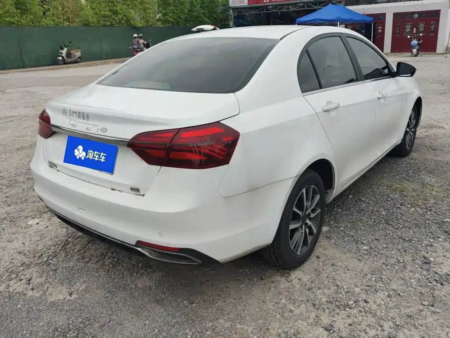Geely Emgrand — миниатюра 3