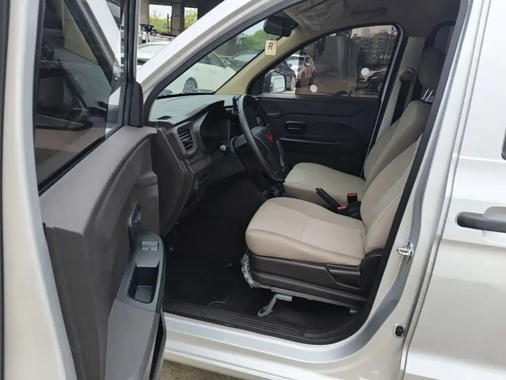 Wuling Hongguang V — миниатюра 16