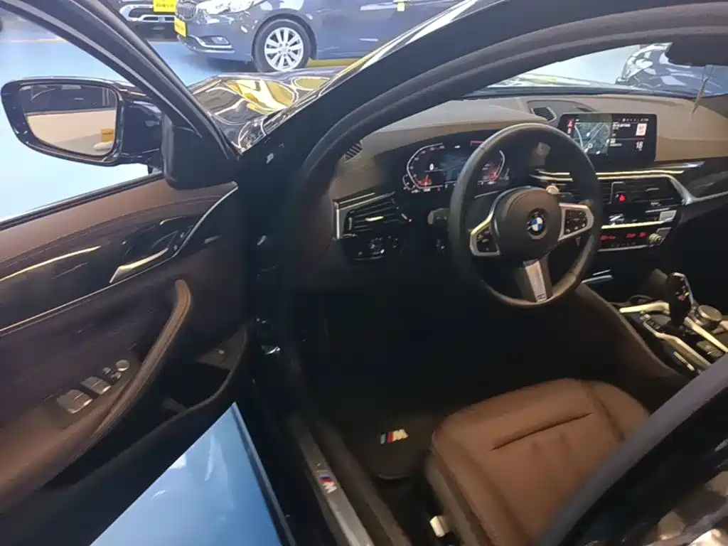 BMW 5 Series — миниатюра 12