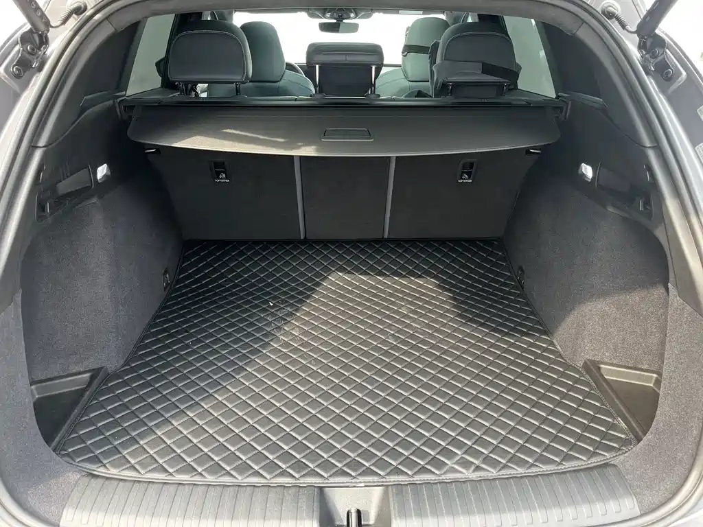 Audi Q6L e-tron — миниатюра 6