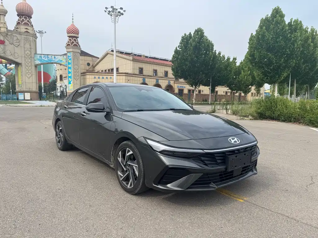 Hyundai Elantra 2023 1.5L CVT TOP Flagship