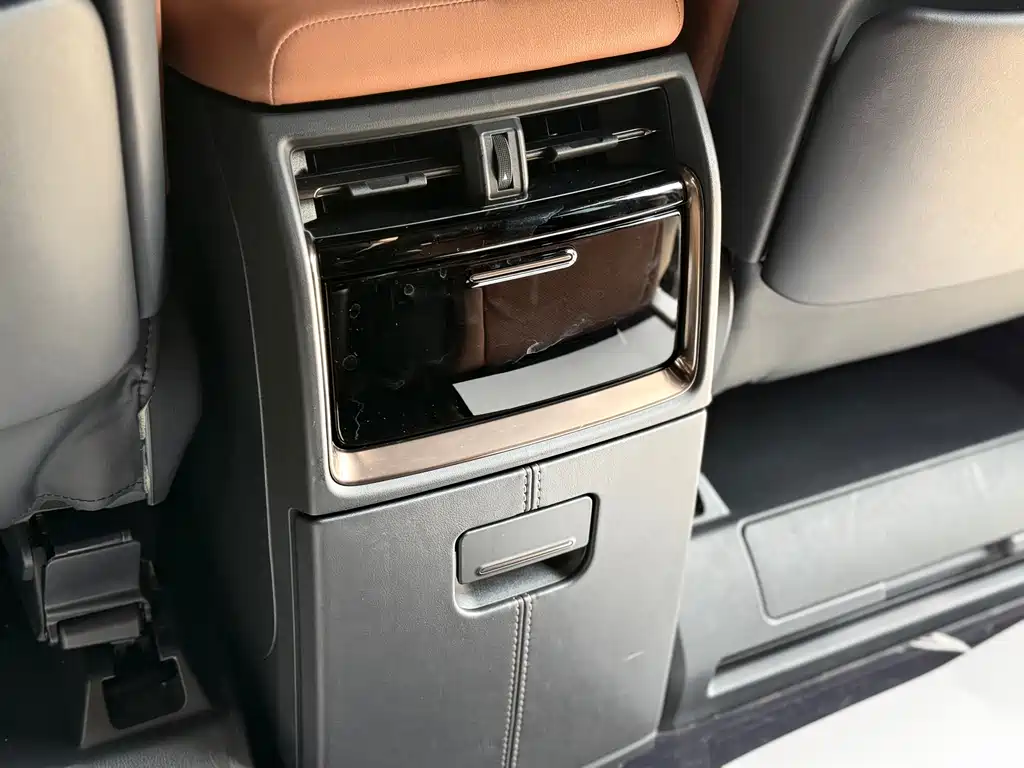 Toyota Alphard — миниатюра 16