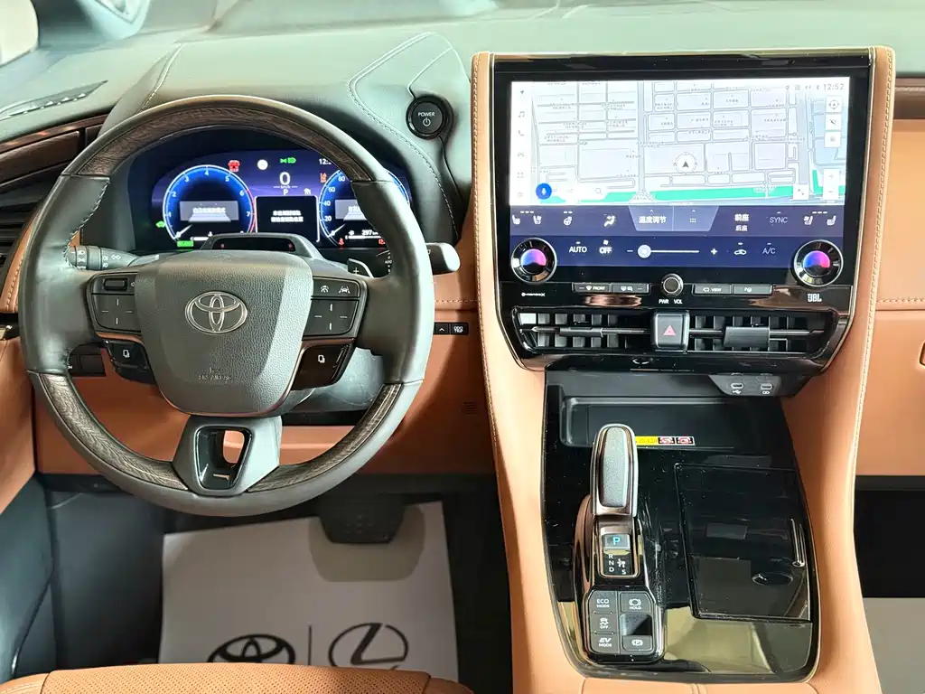 Toyota Alphard — миниатюра 13