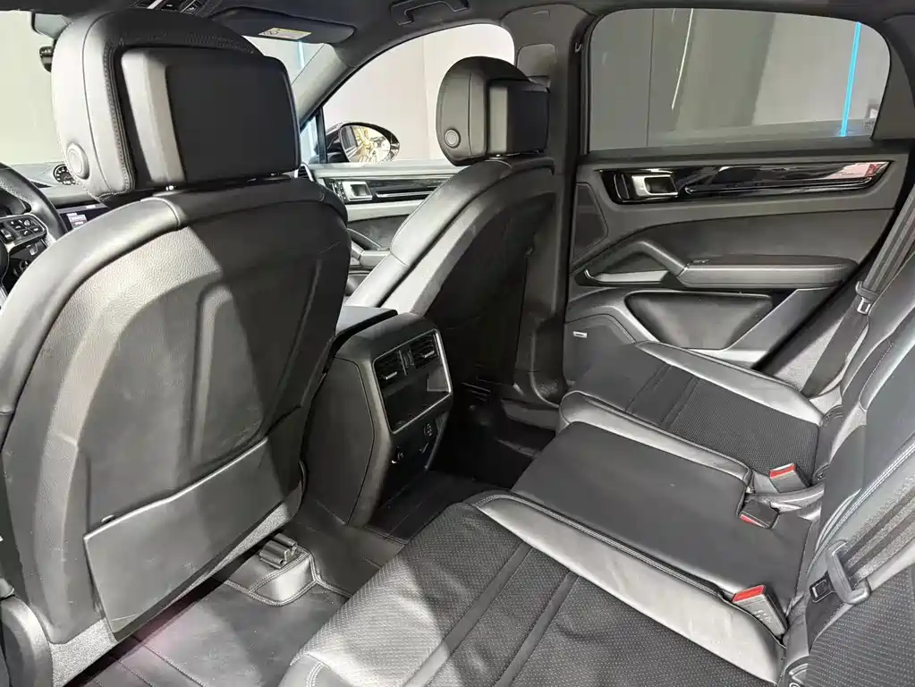 Porsche Cayenne — миниатюра 11