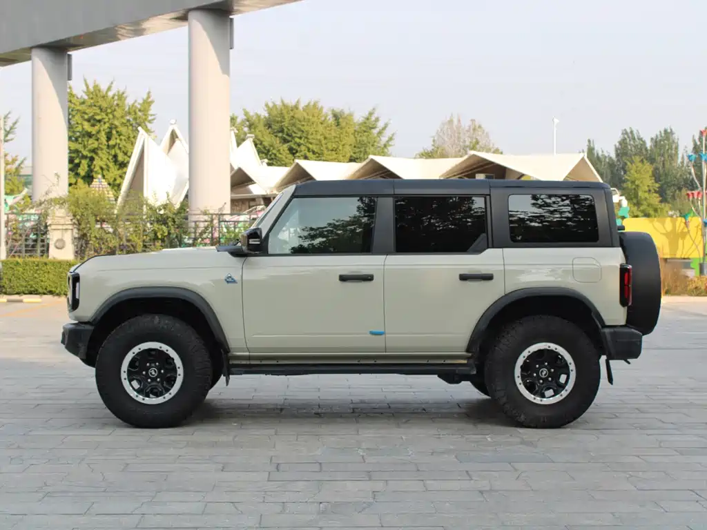 Ford Bronco — миниатюра 3