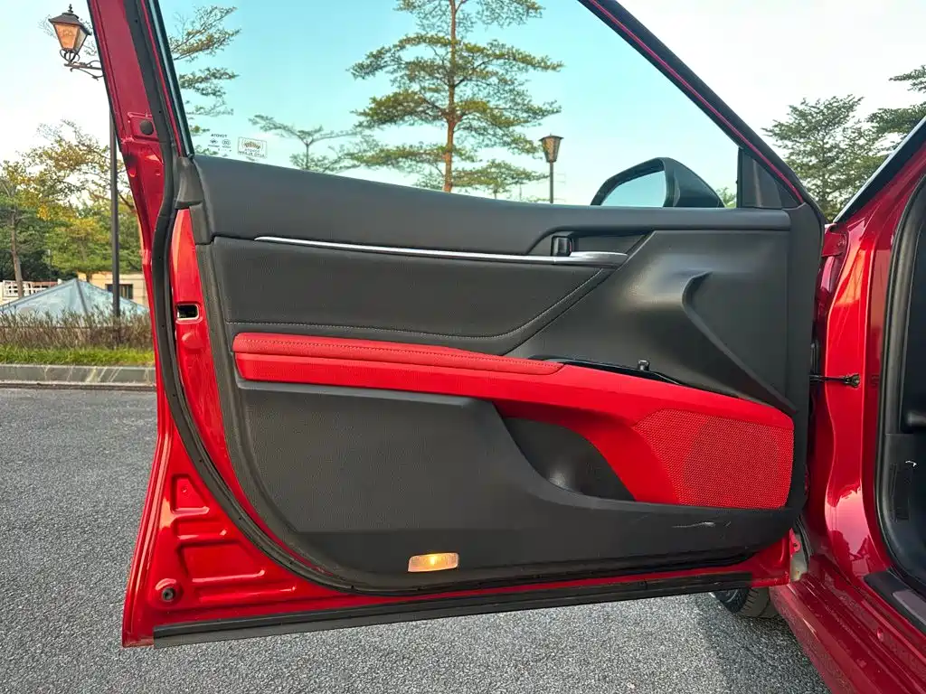 Toyota Camry — миниатюра 4