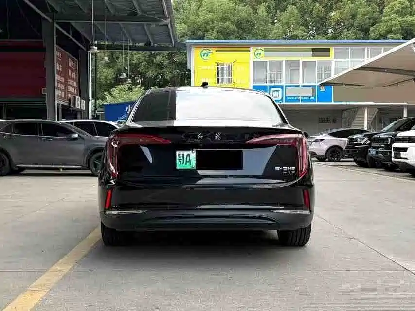 Hongqi Hongqi E-QM5 — миниатюра 8