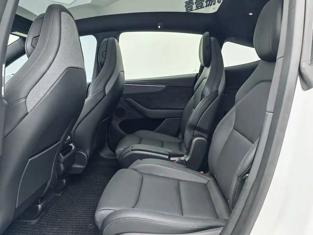 Tesla Model Y L — миниатюра 6