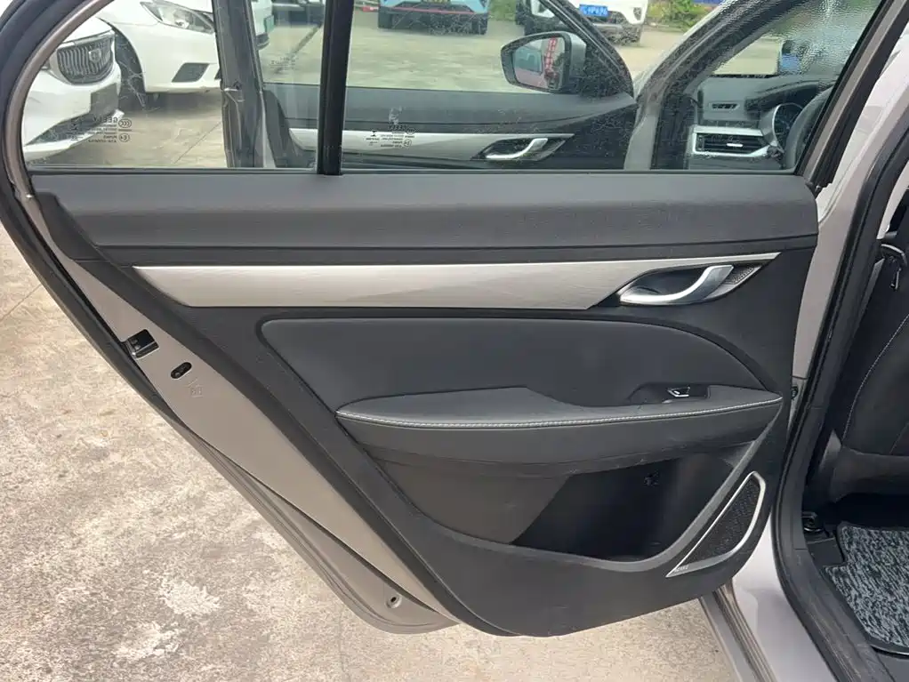 Geely Emgrand — миниатюра 7