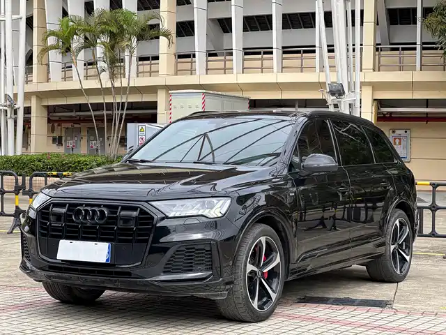 AUDI Q7 2022