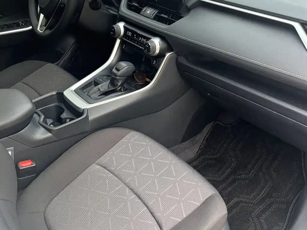 Toyota RAV4 2024 2.0L CVT