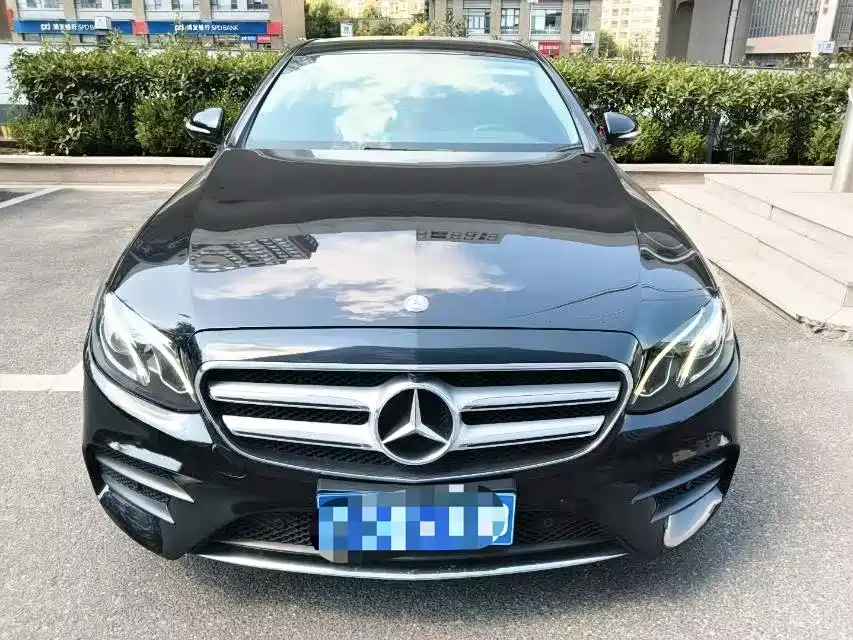Mercedes-Benz E-Class — миниатюра 3