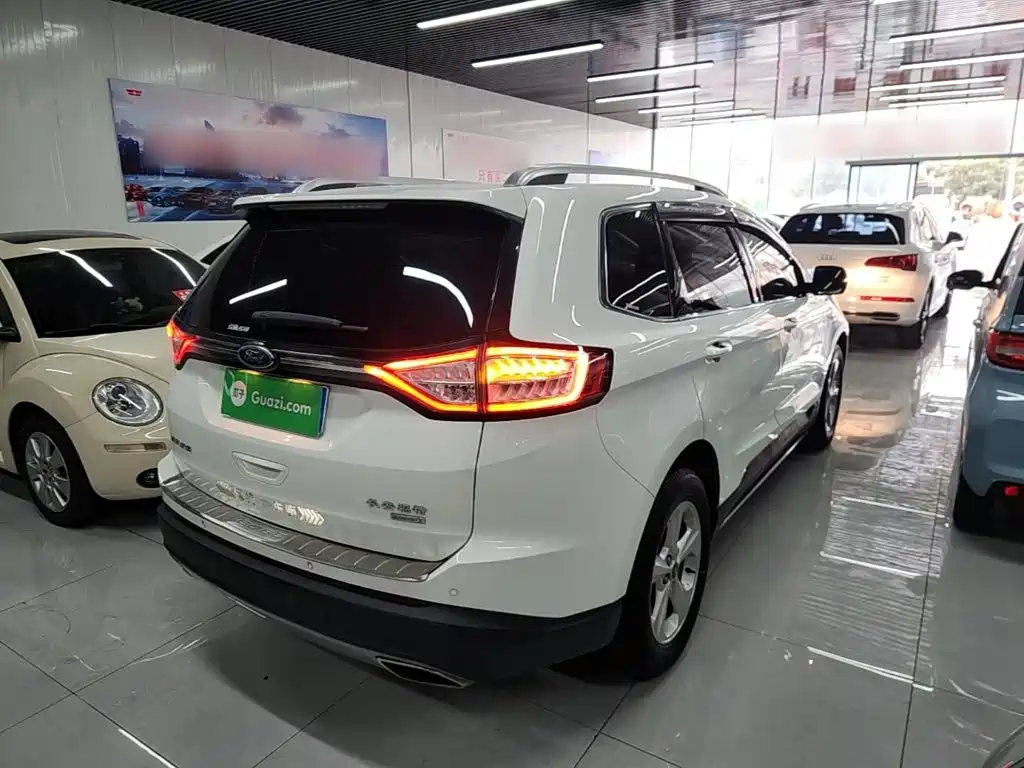 Ford Edge — миниатюра 7