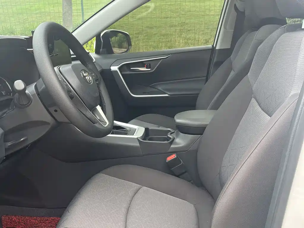 Toyota RAV4 2024 2.0L CVT