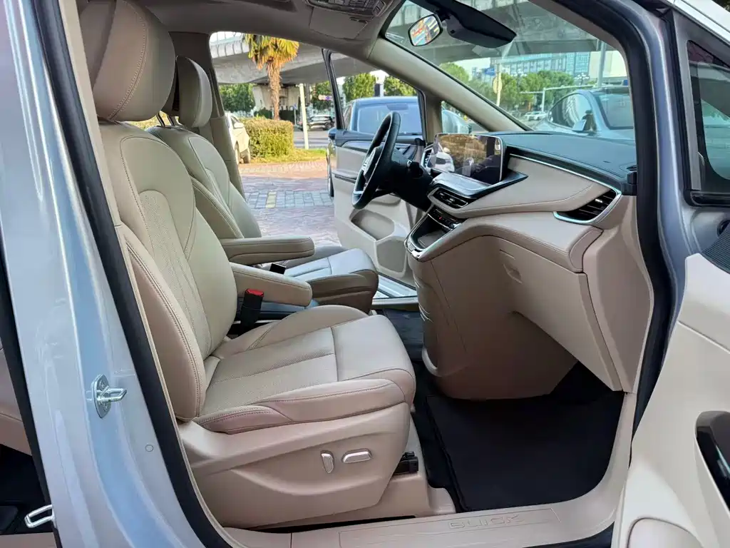 Buick GL8 Hybrid — миниатюра 6