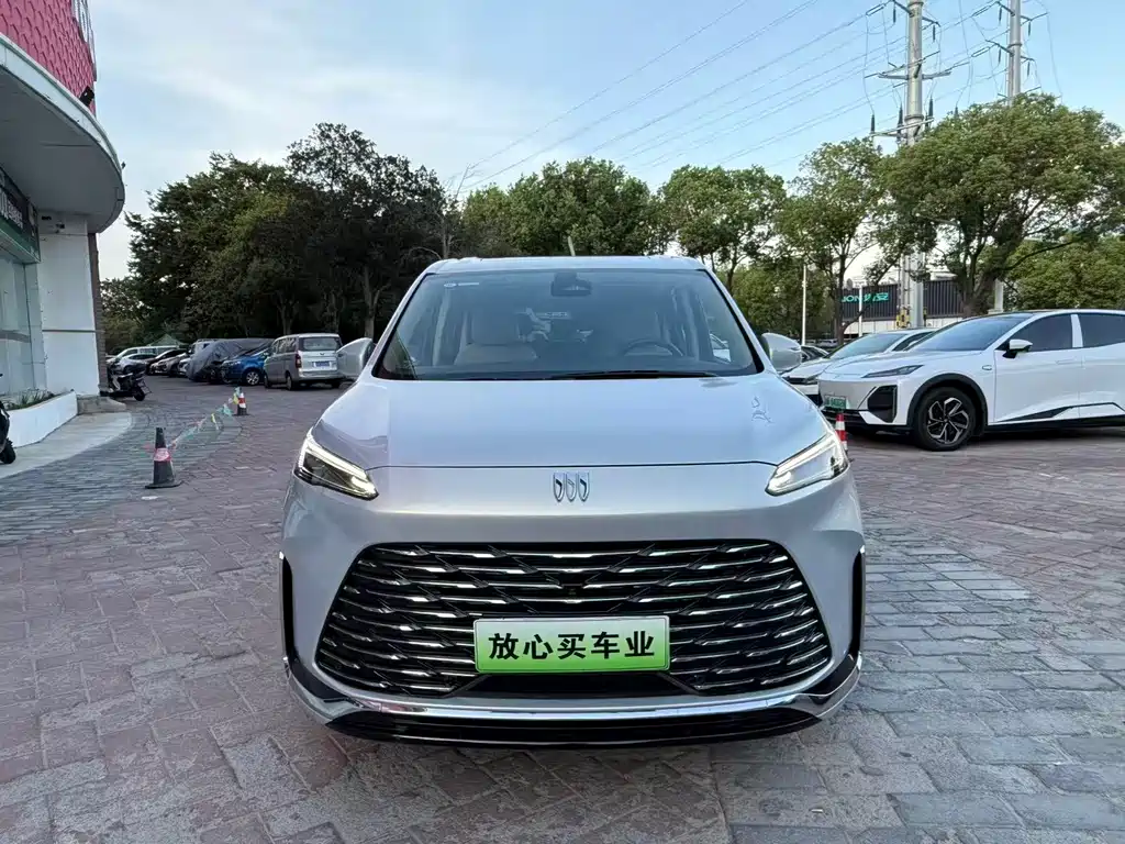 Buick GL8 Hybrid — миниатюра 2