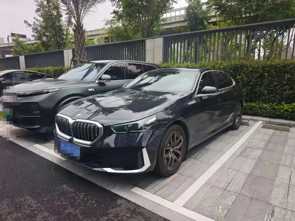 BMW 5 Series — миниатюра 2