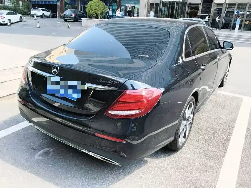 Mercedes-Benz E-Class — миниатюра 4
