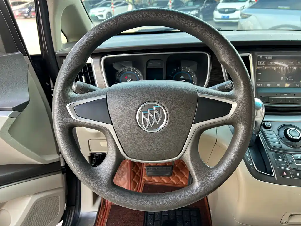 Buick GL8 2013 2.4L CT Luxury Comfort
