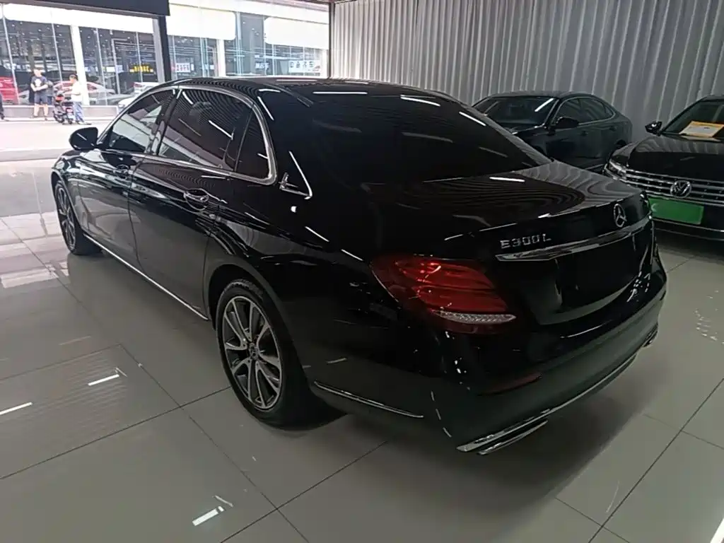 Mercedes-Benz E-Class — миниатюра 5