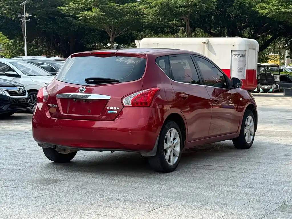 Nissan Tiida — миниатюра 5