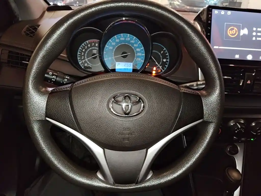 Toyota Yaris L — миниатюра 11