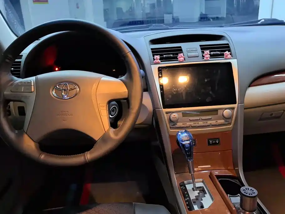 Toyota Camry — миниатюра 12