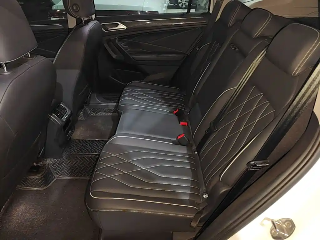 Volkswagen Tiguan L — миниатюра 19