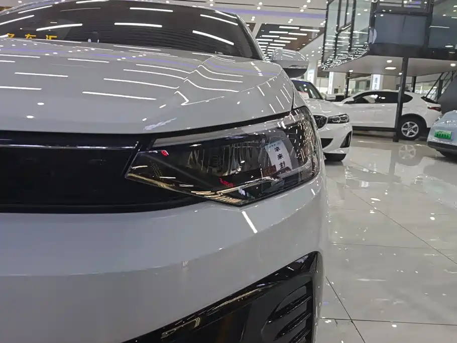 Volkswagen Lavida — миниатюра 5