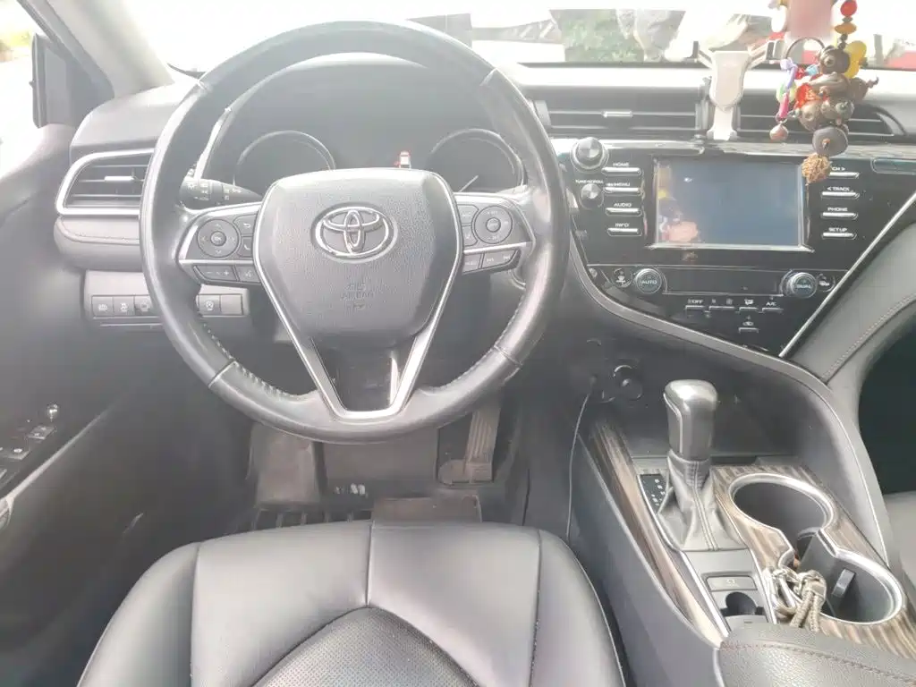 Toyota Camry — миниатюра 12