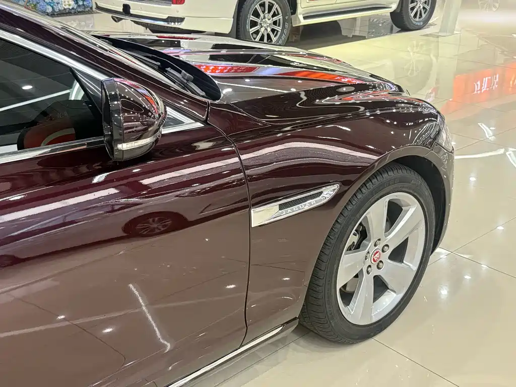 Jaguar XFL — миниатюра 8