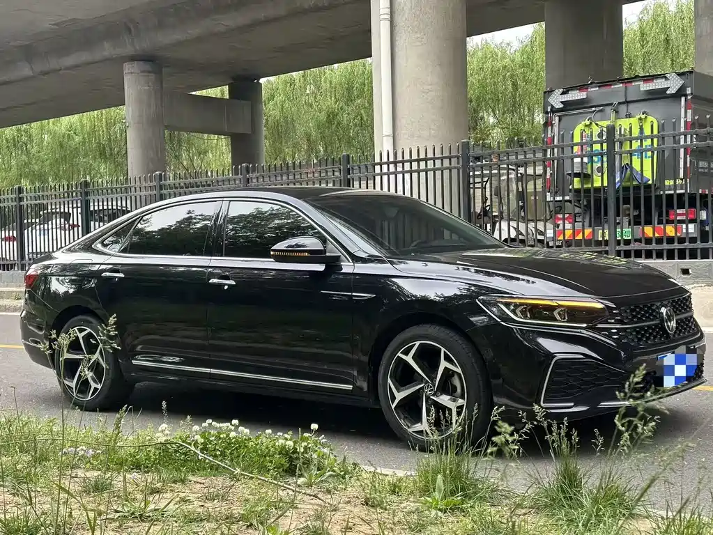 Volkswagen Passat 2023