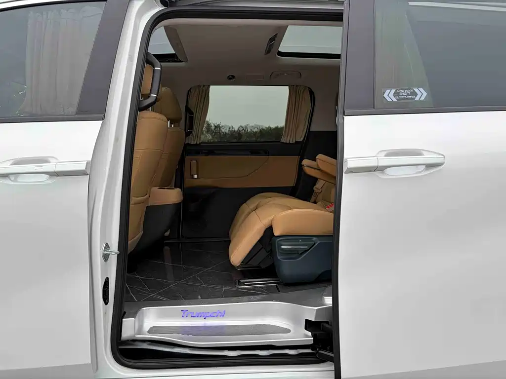 GAC Motor Trumpchi E8 PHEV — миниатюра 11