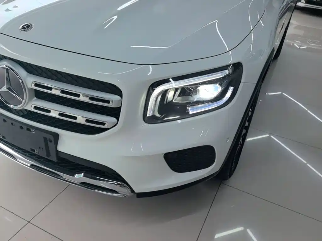 Mercedes-Benz GLB — миниатюра 24