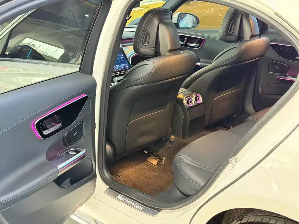 Mercedes-Benz C-Class — миниатюра 6