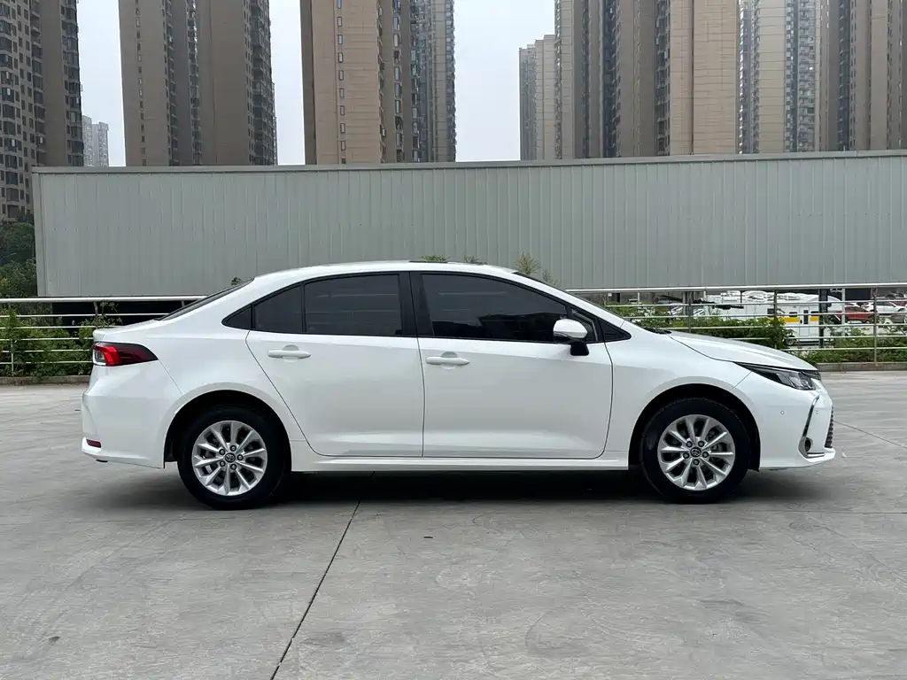 Toyota Corolla — миниатюра 8