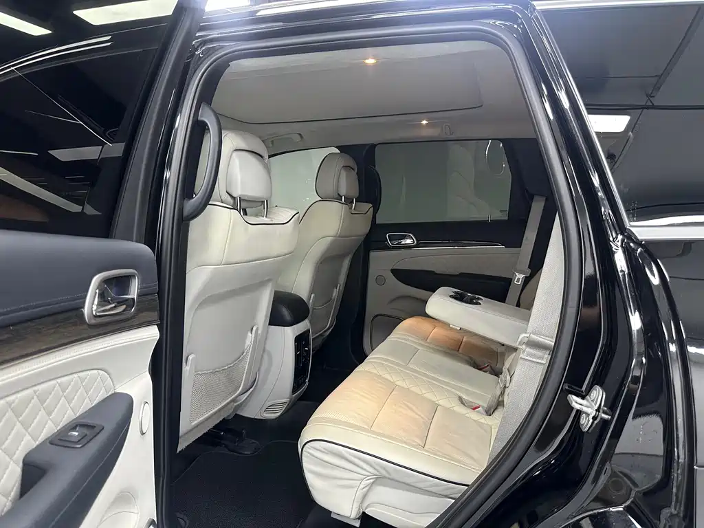 Jeep Grand Cherokee (Import) — миниатюра 9