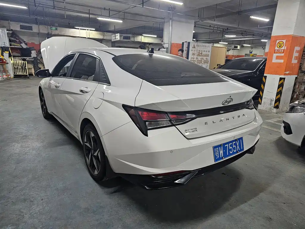 Hyundai Elantra — миниатюра 10