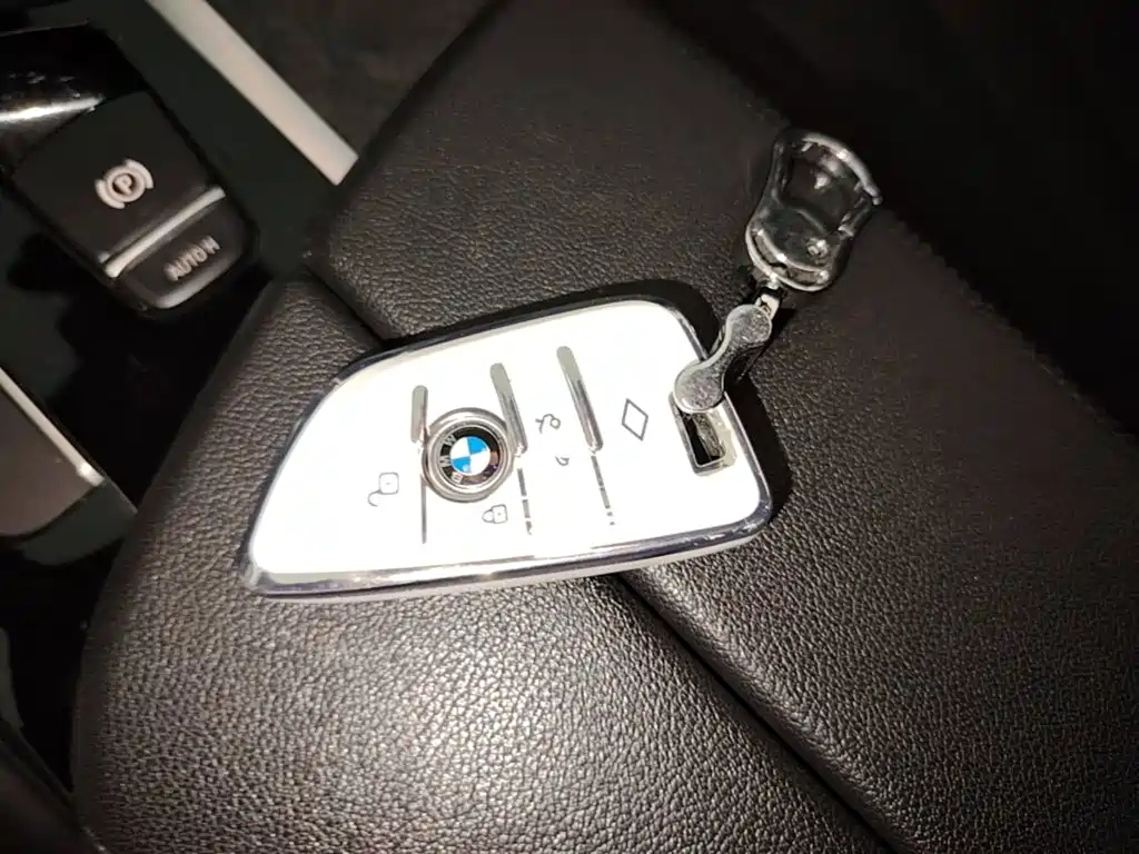 BMW 5 Series — миниатюра 9