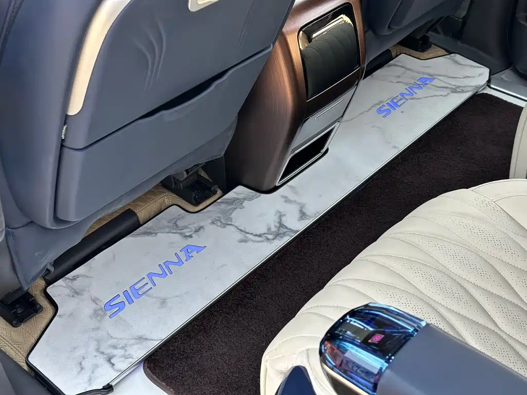 Toyota Sienna — миниатюра 15