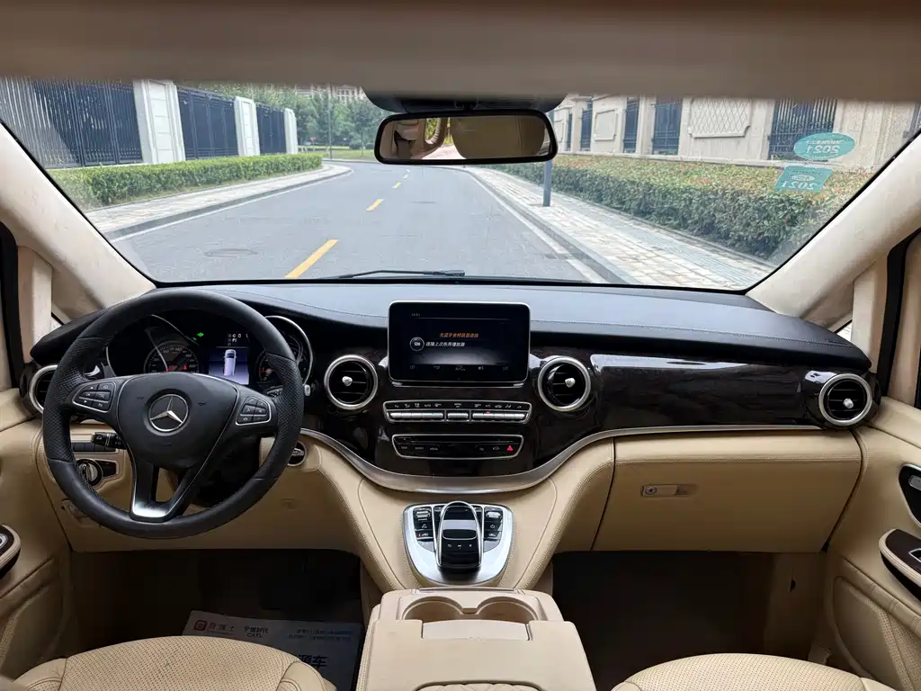 Mercedes-Benz V-Class — миниатюра 10