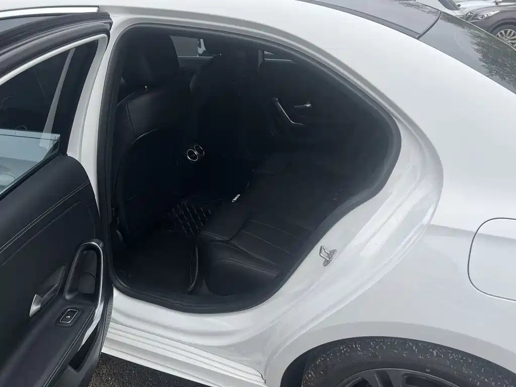 Mercedes-Benz A-Class Facelift A 180 L Sport Sedan, фото 15