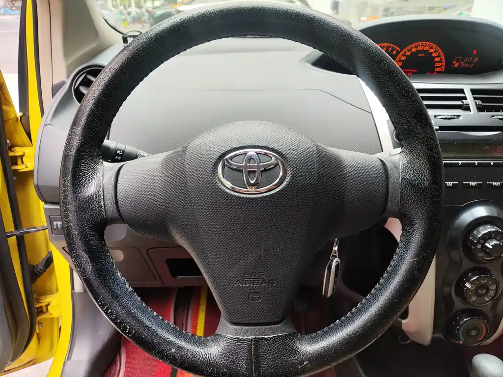 Toyota Yaris — миниатюра 11