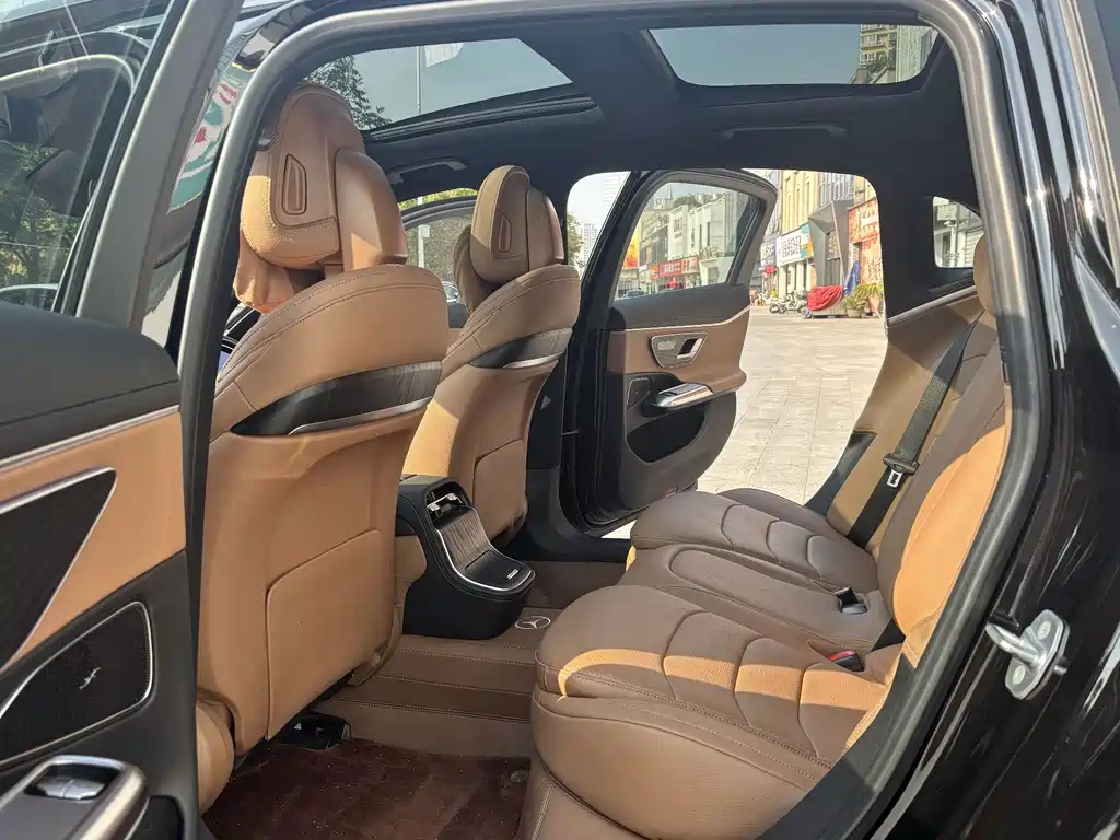 Mercedes-Benz E-Class — миниатюра 9