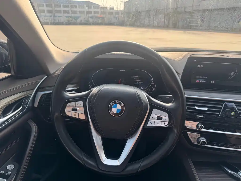 BMW 5 Series New Energy - фото 11