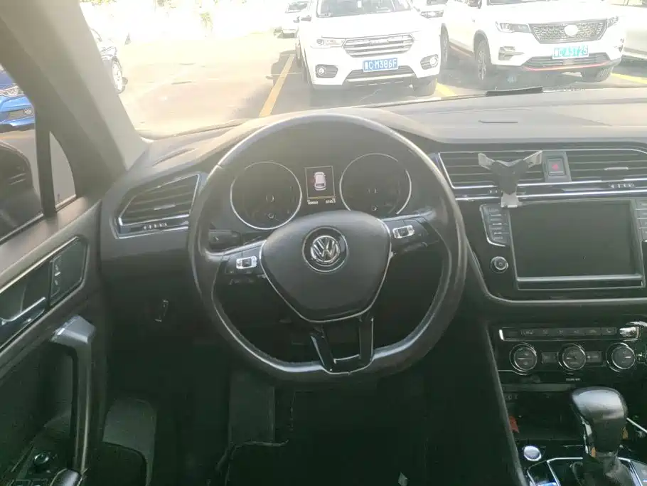 Volkswagen Tiguan L — миниатюра 15